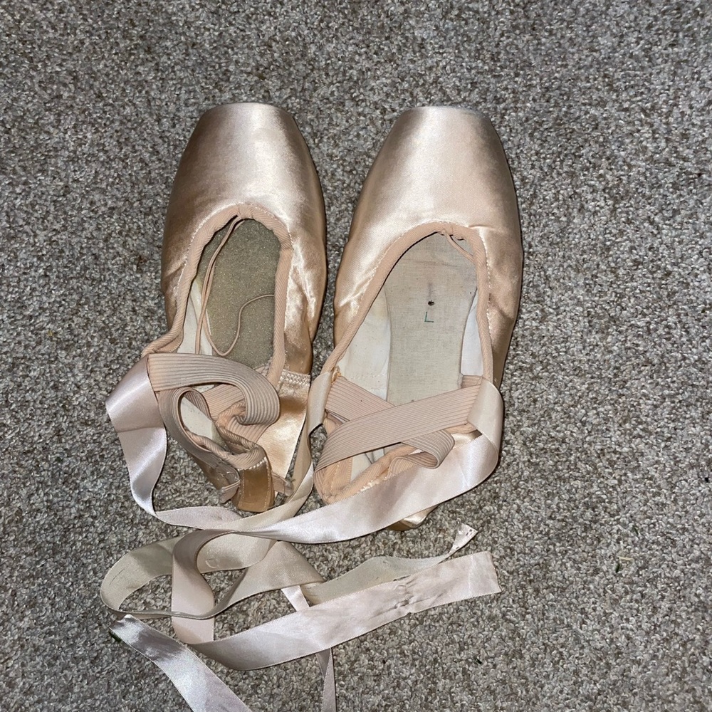 COPY - Shoes and pointe shoes for painting